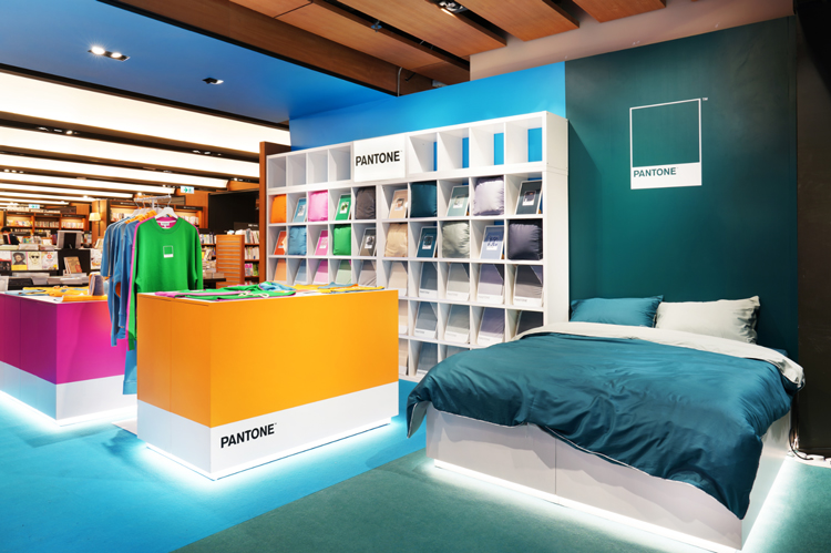 深圳企业形象设计分享：Pantone推出了新的实体店和产品系列